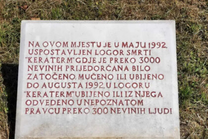 Imena 406 ubijenih ponovo odzvanjala prostorom bivšeg logora Keraterm