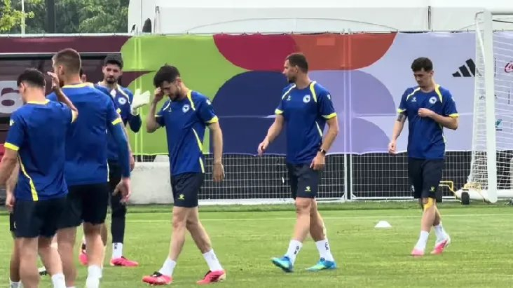 KAPITEN U FORMI Edin Džeko trenirao sa Zmajevima