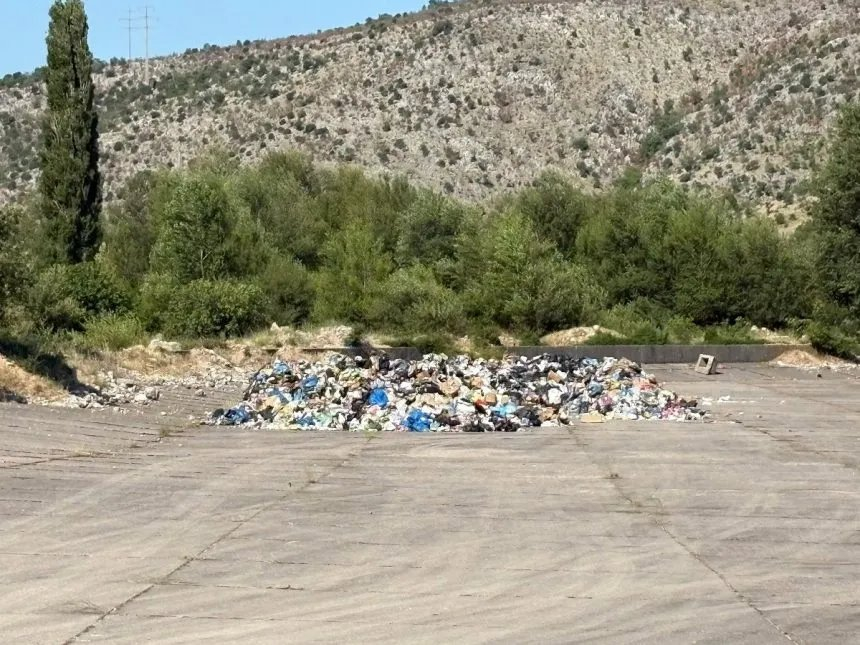 Nova drama nakon požara: Mještani Vrapčića ne daju da se smeće odlaže na Mostarskom jezeru