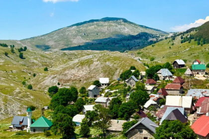 Više od 100 planinara uživalo u pješačkoj turi od Umoljana do Lukomira