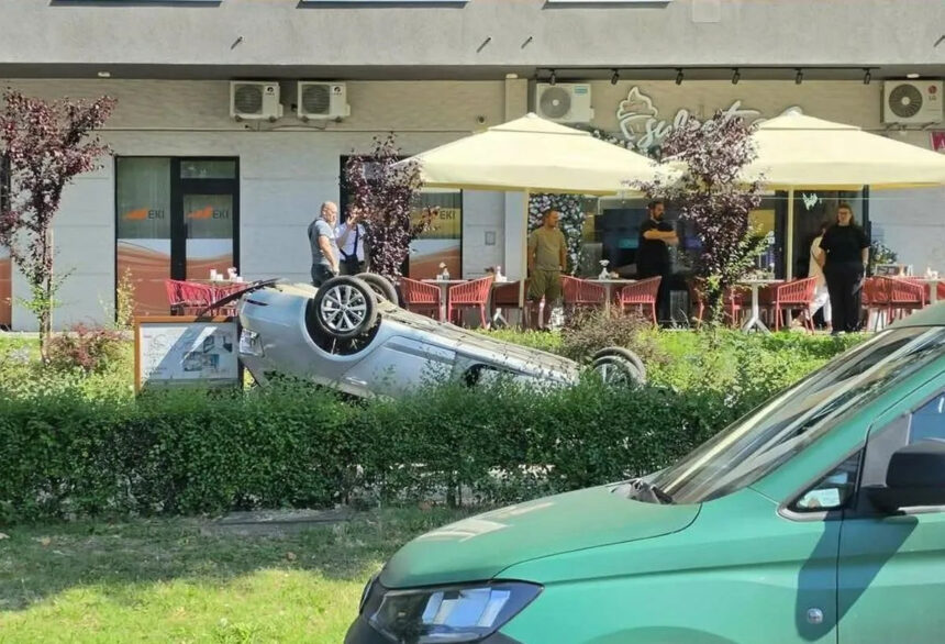 Automobil završio na krovu na Otoci, tragedija izbjegnuta u posljednji čas