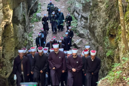 Ajvatovica: Proučena dova na stijeni