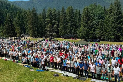 Hiljade vjernika na Ajvatovici, mjestu susreta muslimana iz svih dijelova svijeta