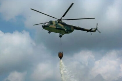 Helikopter OS BiH gasi požar kod Posušja