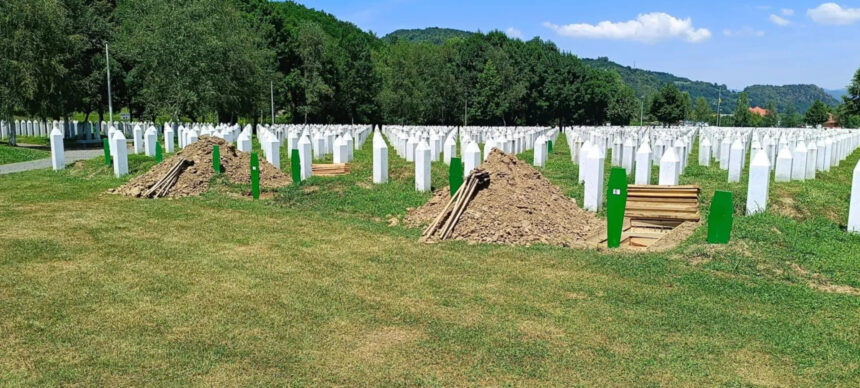 Konačan smiraj za deset žrtava u Potočarima: Traga se za još 900 žrtava genocida u Srebrenici