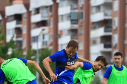 Fudbaleri Željezničara na treningu, u ponedjeljak Skupština kluba bira novo rukovodstvo