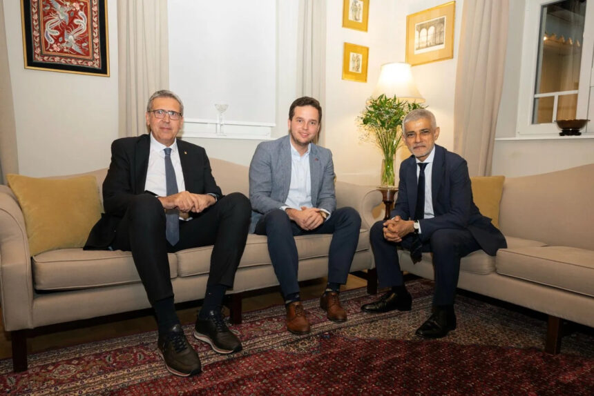 Premijer Uk i gradonačelnik Londona Khan dogovorili saradnju u borbi protiv zagađenja zraka i razvoju turizma