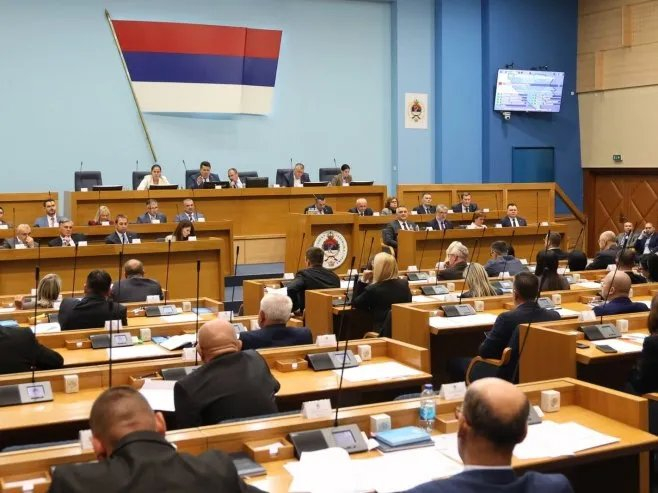 U NSRs usvojene sporne dopune Krivičnog zakonika: Zatvor za isticanje zastave Armije RBiH