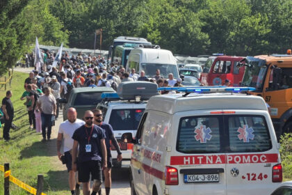 Učesnici Marša mira stigli u kamp Mravinjci, sutra završna dionica pohoda ka Potočarima