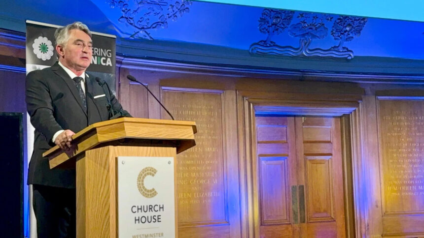 Komšić na komemoraciji u Londonu: Danas se ponovo suočavamo sa dva genocida - onim u Srebrenici i onim u Gazi