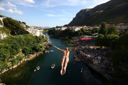 Mostar danas domaćin 460. tradicionalnih skokova sa Starog mosta, očekuje se oko 50 takmičara