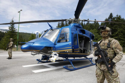 VRIJEDAN PARA KOFER Nakon fotošutinga na Igmanu helikopter MUP KS vratio se u Prag, potrebna dodatna obuka za pilote