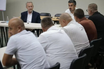 Izetbegović razgovarao s otpuštenim radnicima JP Komunalno Mostar i obećao nedvosmislenu podršku