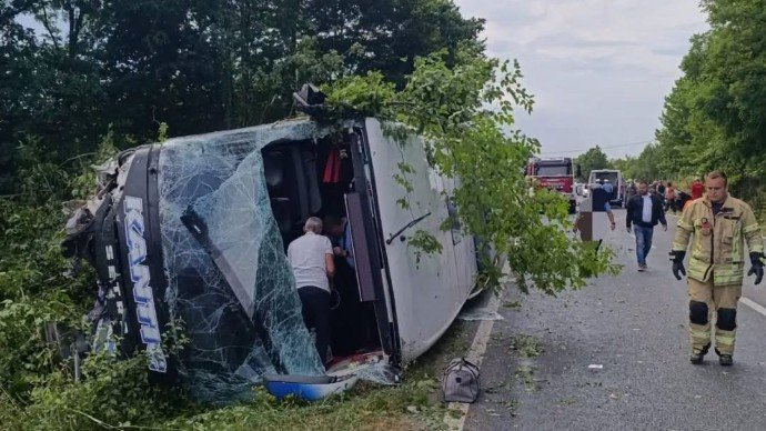 Poznati detalji teške nesreće kod Prijedora: Vozačica zadobila teške povrede, pet osoba završilo u bolnici