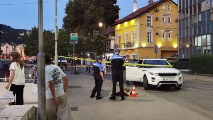 Drama kod Latinske ćuprije: Jedna osoba povrijeđena, blokiran Range Rover