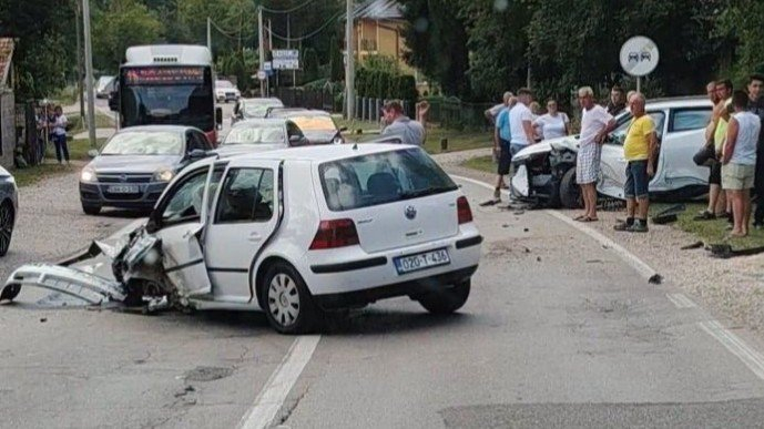 Saobraćajna nesreća kod Živinica: Nekoliko osoba povrijeđeno