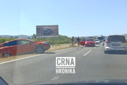 Teška saobraćajna nesreća kod Mostara: Vozač se zabio u dva automobila nakon što mu je pozlilo
