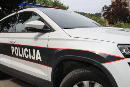 Tuzla: Muškarac oštrim predmetom isjekao komšinicu, odmah je uhapšen!