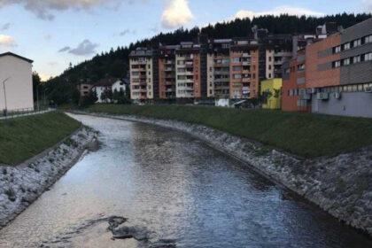 Stravičan slučaj u Olovu: Maloljetnica silovana u šumi. Pronađena kako izbezumljeno trči pored šume u noćnim satima