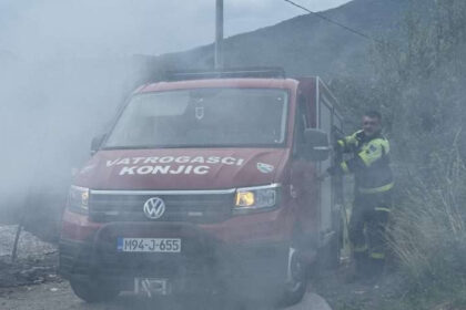 Požar u Čelebićima kod Konjica uspješno lokalizovan, spriječeno širenje prema objektima