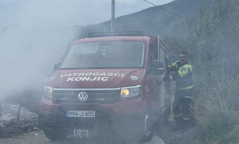 Požar u Čelebićima kod Konjica uspješno lokalizovan, spriječeno širenje prema objektima