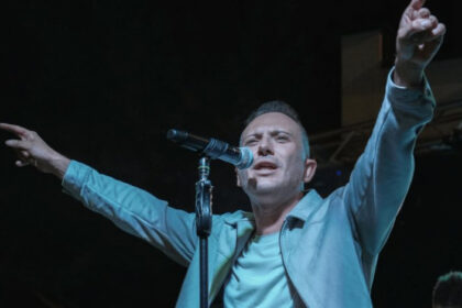„Konjičko ljeto 2026“: Veliki muzički spektakl, Berin Buturović oduševio publiku u Konjicu