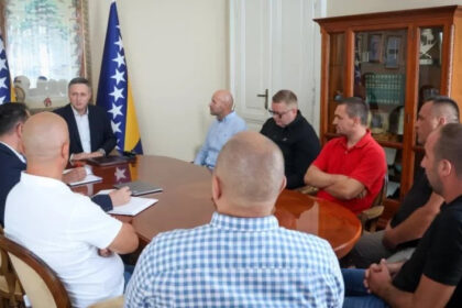 Bećirović s delegacijom Sindikata Komunalno Mostar: Radnička prava ispred političkih interesa