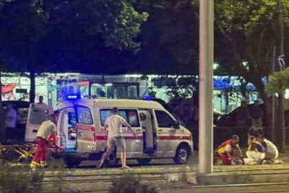 Preminuo mladić koji je pao sa krova automobila tokom proslave u Sarajevu