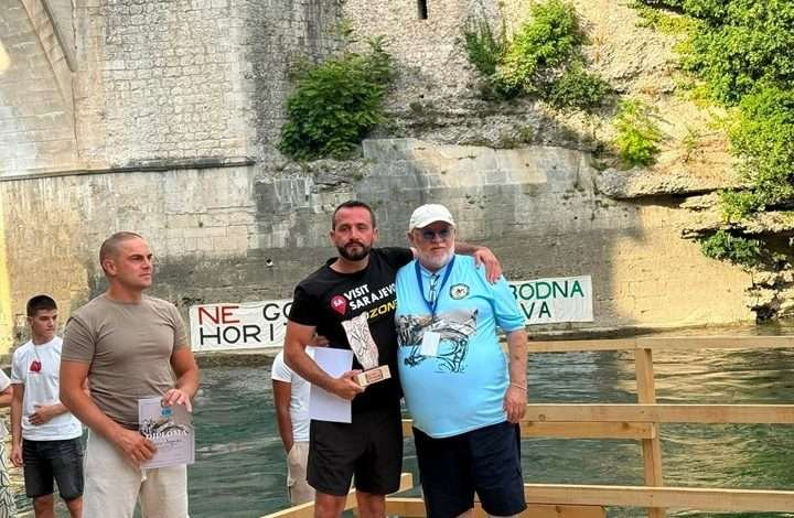 Dino Bajrić među najboljima: Drugo mjesto na 460. skokovima sa Starog mosta