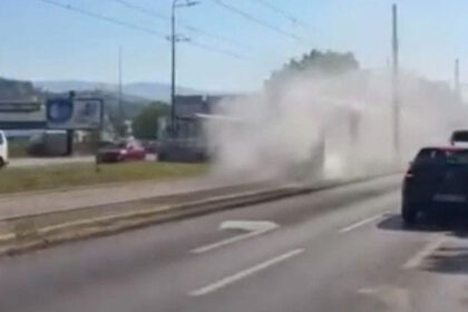MUP KS o zapaljenom tramvaju: Nije bilo požara nego se nešto samo zadimilo
