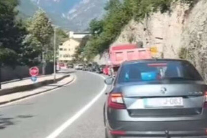KOLAPS  Kolona između Konjica i Jablanice duža od 10 kilometara, vozači satima čekaju