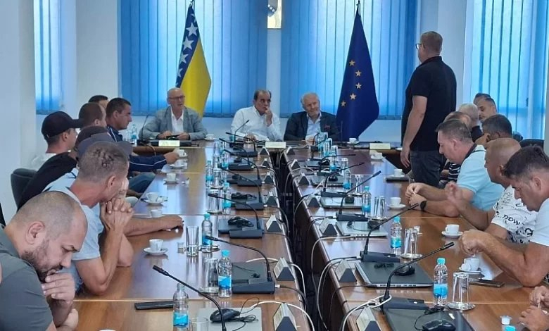 Lendo s otpuštenim radnicima preduzeća Komunalno Mostar: Očuvanje međunacionalnog povjerenja mora biti prioritet