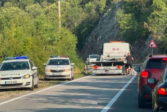 Saobraćajna nesreća kod Mostara: Automobil se prevrnuo na krov