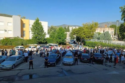 Protesti nakon otkaza za 22 Bošnjaka u mostarskom Komunalnom: “Ovo je udruženi napad na radnike”