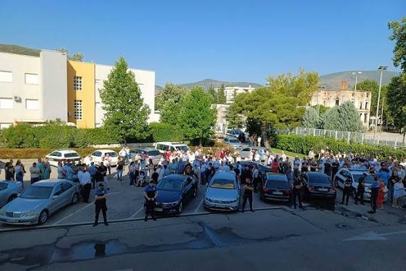 Protesti nakon otkaza za 22 Bošnjaka u mostarskom Komunalnom: “Ovo je udruženi napad na radnike”