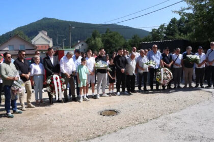Obilježena 33. godišnjica ubistva sedmero građana kod škole u Tarčinu