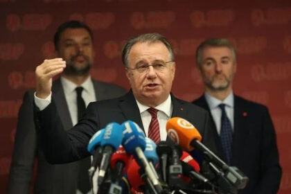 Trojka – orkestar koji svira himnu rušenja države!