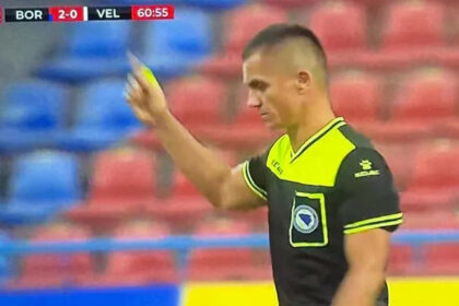 Sudija Admir Musić prekinuo meč Borac - Velež zbog skandiranja Ratku Mladiću, navijači Borca napustili stadion, utakmica nastavljena