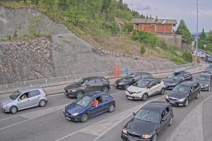 Gužve na izlazu iz BiH, kolone na više graničnih prijelaza