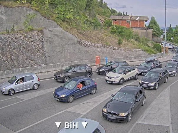 Gužve na izlazu iz BiH, kolone na više graničnih prijelaza
