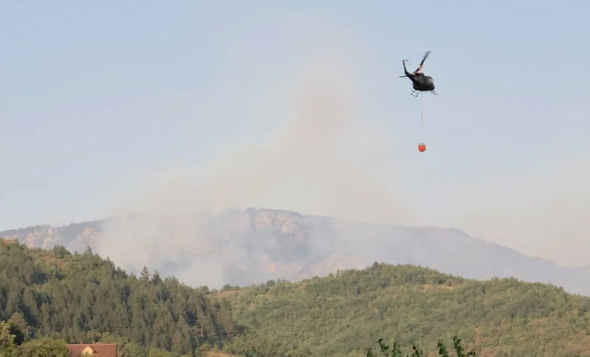 (VIDEO) Oružane snage BiH gase požare na tri fronta: Helikopteri iz zraka, vojnici na zemlji