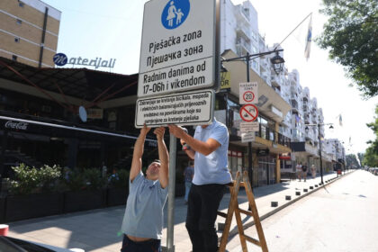 Zabrana na Dobrinji: Biciklima, mopedima i romobilima nije mjesto u pješačkoj zoni