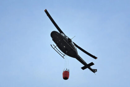 Helikopter OSBiH upućen na požarište kod Bihaća, drugi gasio vatru kod Bosanskog Grahova
