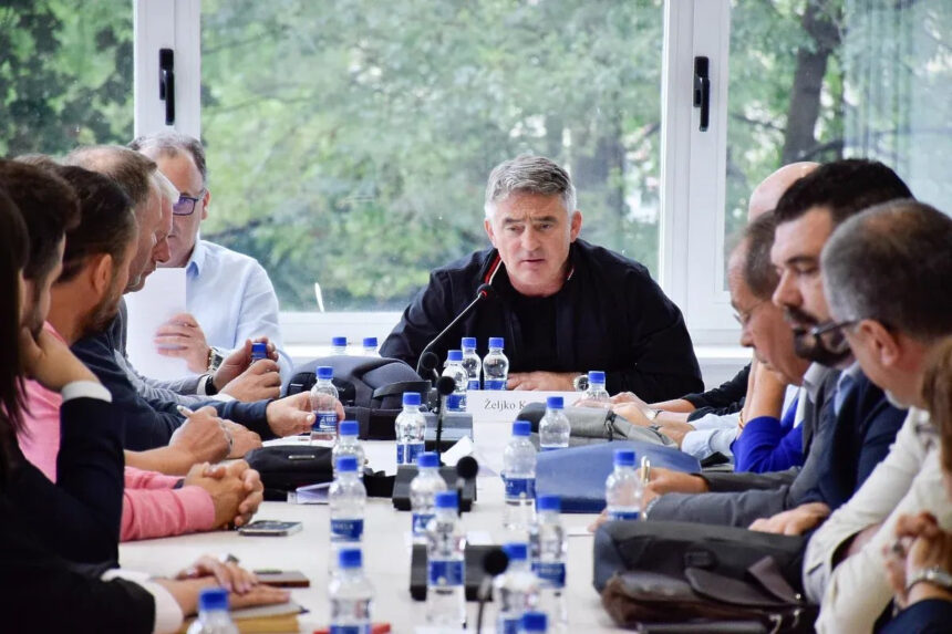 DF: Dok Trojka i HDZ ponižavaju borce sa dodatkom od 5 feninga, njihovi kadrovi izvlače desetine hiljada maraka iz budžeta