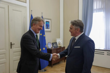 Komšić sa Reillyem: Oproštajna posjeta britanskog ambasadora