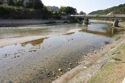 Rijeke u BiH na kritično niskim vodostajima, stručnjaci upozoravaju na posljedice suše