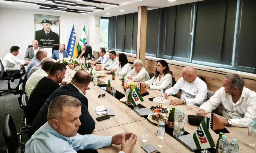 SDA: Jeftini spinovi Trojke o Izetbegoviću neće skrenuti pažnju sa njihovih afera i katastrofe koju su proizveli