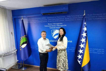 Potpisani aneksi sporazuma o plaćama i Kolektivnog ugovora za državne službenike u TK