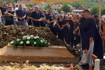 U Kotor Varoši sahranjena Dragana Antešević koja je stradala u velikom požaru kod Omiša