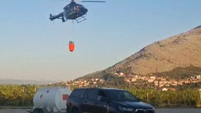 Helikopteri gase požar koji se širi prema Trebinju